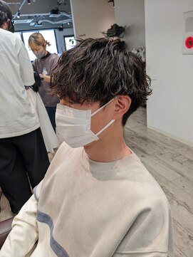 コワファーストナガサキシャンプーボーイ(COIFF1RST NAGASAKI SHAMPOO BOY) vマッシュ×波巻きスパイラルパーマ