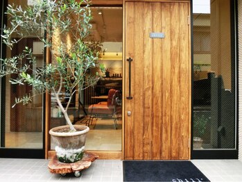 チル(Chill)の写真/【烏丸御池から徒歩5分】お洒落な隠れ家サロン-Chill-落ち着いた雰囲気の店内で、日常を忘れたサロンTimeを