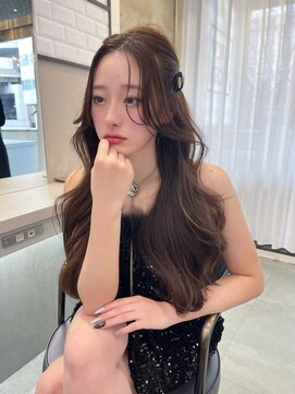 リリー(Lilley) くすみベージュ×姫カットレイヤー×韓国風巻き【ayana】