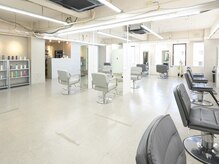 レップ(REP)の雰囲気（白基調で開放感ある店内［カラー/ショート/メンズ/ハイライト］）