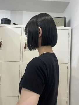 エイチ 梅田(H) 外ハネボブ前下がりボブレイヤーボブミルクティーグレージュ髪型