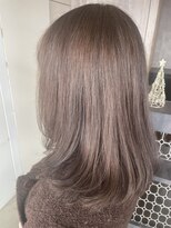 ディシェーレローブ(die Schere Lob) 柔らかブラウンの上品ミディアム