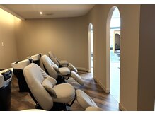 クレイン バイ パプスドコワフュール 宝塚中山寺(Crane by Pap'sde coiffeur)の雰囲気（極上のスパ体験は思わず寝てしまうフルフラットシャンプーから♪）