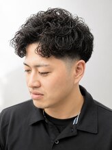 スター(STAR)&nbsp;カーリーパーマ×フェード｜外国人風ヘア