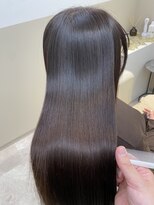 シュヴーブリヤン(cheveux brillants)&nbsp;美髪縮毛矯正で毛先までまとまる自然な黒髪ストレートロングヘア