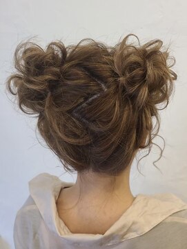 リディア 新宿東口店(Rydia) ツインおだんごヘアアレンジ お団子ツイン ふわルーズ 新宿東口