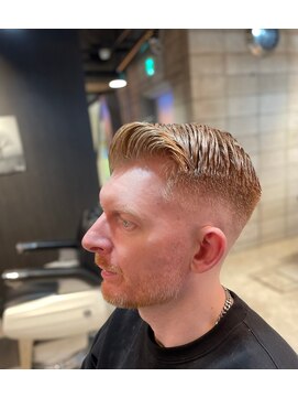 フランクスバーバー アンド ビアークラブ(FRANK'S BARBER and BEER CLUB) スキンフェードバーバースタイル