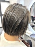 グレーベージュ