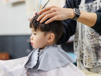 ビーハウス(BEE HOUSE)の写真/【近鉄伏見駅 徒歩2分】小さなお子様や親子でのご来店大歓迎♪DVD鑑賞可☆《高校生以下カット¥2750》