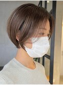 丸みショート顔周りレイヤー前髪なしベージュカラー茅ヶ崎