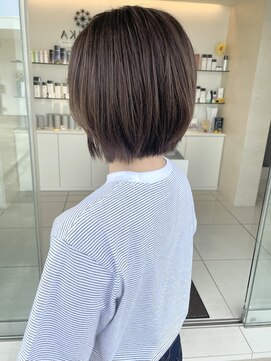 ヒビカ(HIBIKA) 軽やかレイヤーボブ×柔らかベージュ