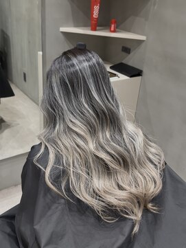 バレイヤージュ/ホワイトシルバー/シャドウルーツ