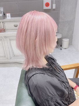 ハイレイヤーウルフ/全頭ブリーチホワイトピンクベージュ