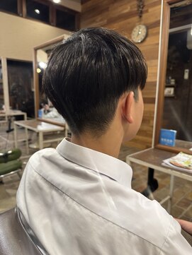   清潔感重視の王道メンズショート