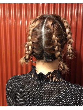 ロイ プラスアティック(roi ＋attic) 谷町6丁目美容室◆異空間美容室roi◇