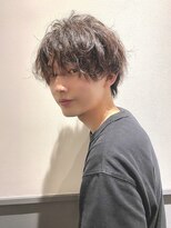 キー(kii) ゆるスパイラルパーマ　センターパート　ツーブロック