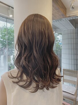 ティアラ 桜木町(TIARA) REAL SALON WORK～ミディアムレイヤー/グレージュ/波巻き