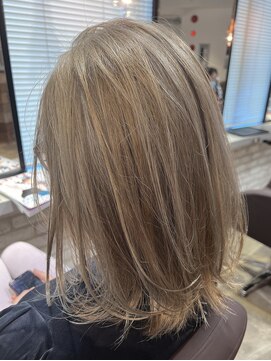 エイト新宿店(EIGHT shinjuku) ミルクティーベージュ