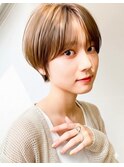 earthショートレイヤーボブミルクティー丸みショートボブ