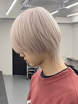 アンドメゾンオム(&Maison. homme) ホワイトブロンド/シルバーベージュ/ハイトーン/ウルフ/加古川