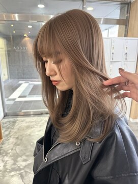 イェッカ(YECCA) ワンブリーチでミルクティー