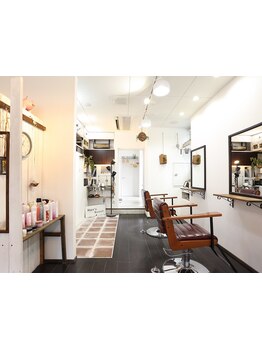 気さくで話しやすいスタッフ夫婦が笑顔でお出迎え♪一人一人に合わせた施術で理想のスタイルをご提案☆