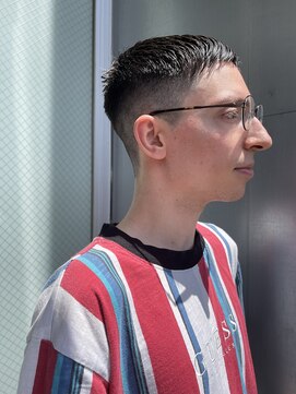 スガタ(SUGATA) 刈り上げましょう。トップはツンツンさせずに寝かせましょう。