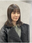 オリーブベージュ×ミディアムレイヤー