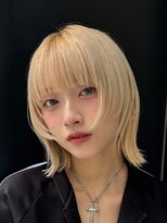 ノイ(noi)&nbsp;顔周りレイヤーカットくびれヘアミルクティーベージュカラー