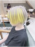 ひし形ショートヘア　インナーカラーイエロー　ホワイトアッシュ