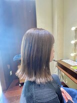 エルサフィロ ヨドヤバシ(el zafiro yodoyabashi)&nbsp;【el zafiro yodoyabashi】寒色系外ハネミディアムスタイル