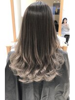 働く女性にもデザインカラー　グレージュグラデーションカラー