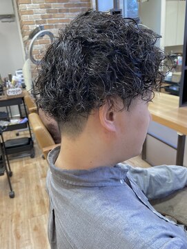 ヴィサージュクルー(VISAGE crew) ワイルドな印象になりたい方おすすめ！ツイストスパイラルパーマ