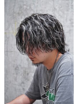 メンズオルズ 渋谷(MEN'S ALLZ) ホワイトハイライトツイストスパイラルパーマセンターパート