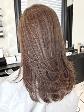 上品レイヤー×スモーキーベージュ