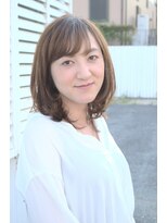 カロン(CA-LON)&nbsp;【伸ばしかけＯＫ】毛先のクセを生かしたミディアムスタイル
