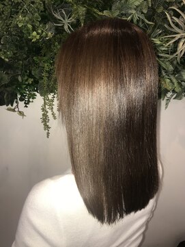 アールサロン アオヤマ(Rr SALON AOYAMA) プラチナミネコラ