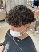 波巻きスパイラルパーマ　ツーブロック刈り上げ