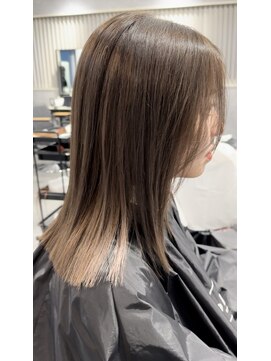 フィーネ 横浜(Fi -Ne) 切りっぱなし×パールベージュ