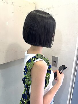 キャンバス バイ ネオリーブ 横浜西口(Canvas by neo.) 丸みボブ ボブカット 酸性ストレート ブルーカラー