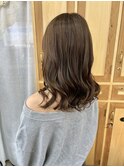 赤味をおさえたマロンベージュ