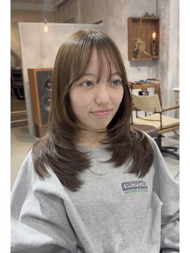 クラシカ(classika) 内巻きレイヤーカット×オリーブベージュ♪