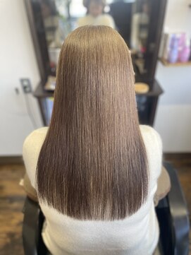 美容室 夢先案内 つるん艶々メテオストレートで魅了