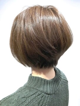 ビアンコ(BlANCO) 【BLANCO】ハイライトで白髪を馴染ませるスッキリショートボブ