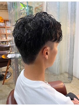 ビハインドザカーテン(BEHIND THE CURTAIN) ツーブロック×ソフトツイストパーマ