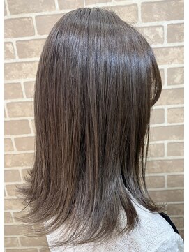 ルノン(LUNON) 大人グレージュ×外ハネセミディ