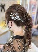 結婚式 二次会 お呼ばれ 編みおろしポニー×華やかアクセ