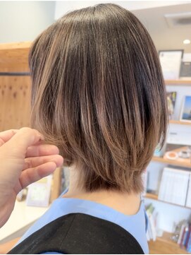 コル(Cor) エアタッチハイライトのミディアムスタイル