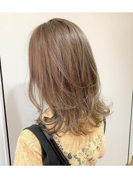 ビーハイブ 一番町店 アヴェダ(BEHIVE) 大人かわいいミディアムレイヤー×アッシュベージュ☆