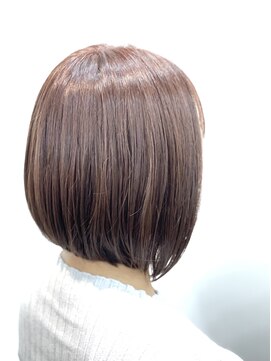 ロア(lore) 【lore銀座】イルミナカラー シャイニーピンクと前下がりボブ